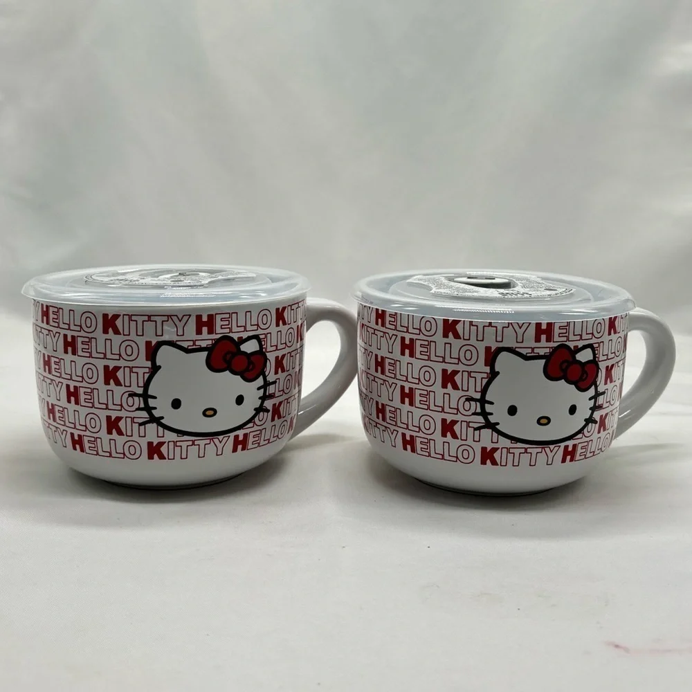 Sanrio Hello Kitty ceramic soup bowl color red and shite with lid.‎